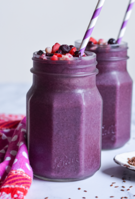 blueberry smoothie with spinach